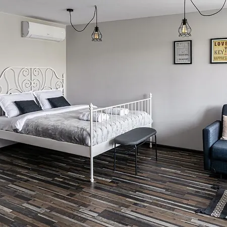 Gladstone Daire Filibe