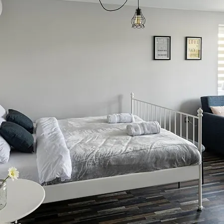 Gladstone Apartament *